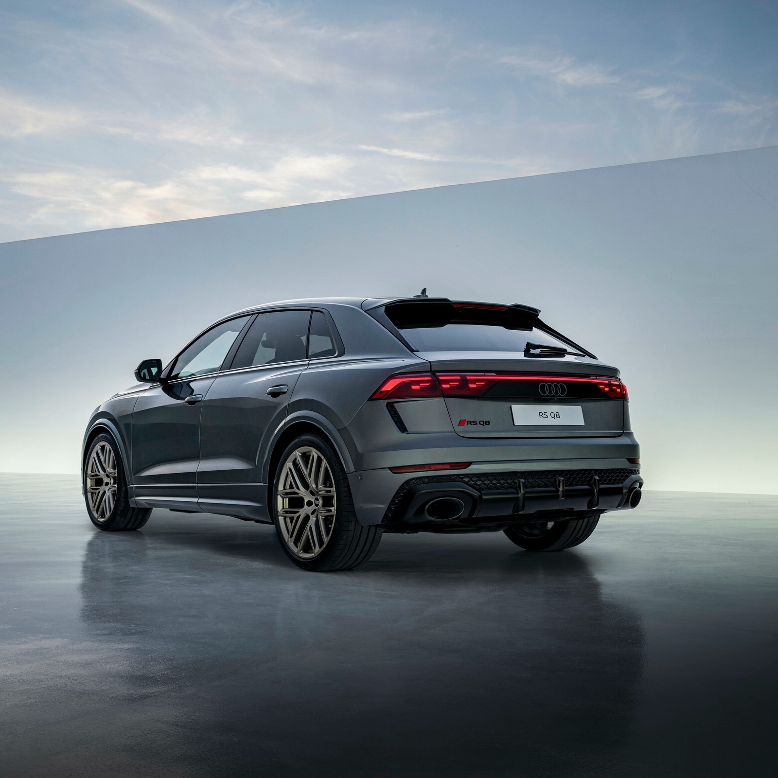 Практичность мощного кроссовера от Audi Sport